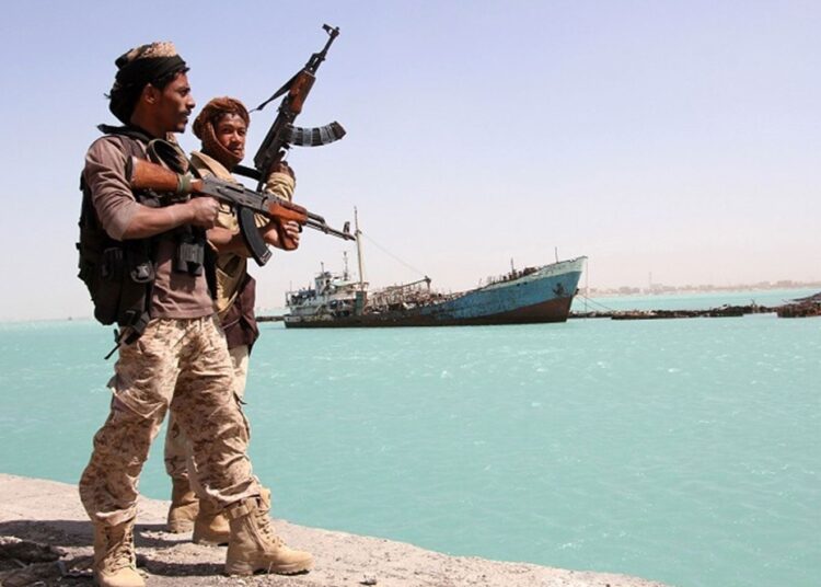 قيادي حوثي يطالب السفن برفع لافتة تنفي العلاقة بإسرائيل 1 قيادي حوثي يطالب السفن برفع لافتة تنفي العلاقة بإسرائيل