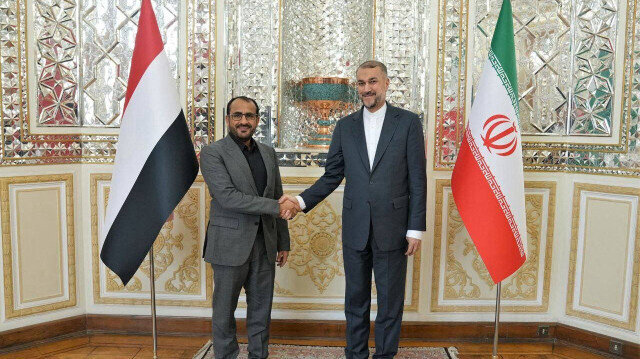 طهران.. وزير الخارجية الإيراني يلتقي متحدث "الحوثيين" 1 طهران.. وزير الخارجية الإيراني يلتقي متحدث “الحوثيين”