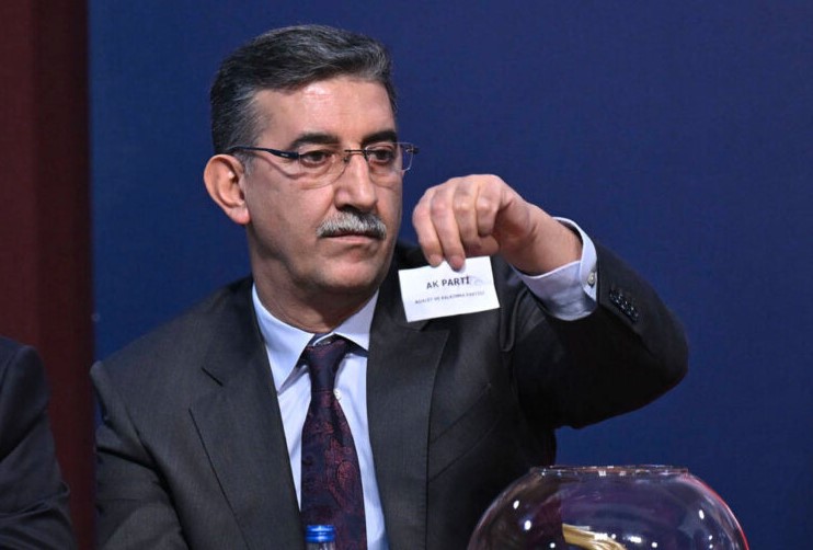 رفض المجلس الأعلى للانتخابات اعتراض حزب الشعب الجمهوري: ترتيب حزب العدالة والتنمية في الاقتراع لن يتغير 1 رفض المجلس الأعلى للانتخابات اعتراض حزب الشعب الجمهوري: ترتيب حزب العدالة والتنمية في الاقتراع لن يتغير