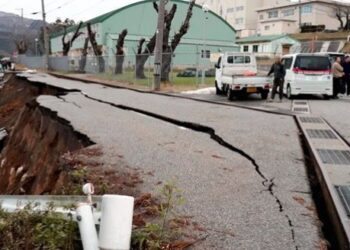 زلزال بقوة 7.4 درجات يضرب اليابان وتحذيرات من تسونامي