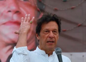 باكستان.. السجن 10 أعوام لعمران خان بتهمة تسريب أسرار الدولة