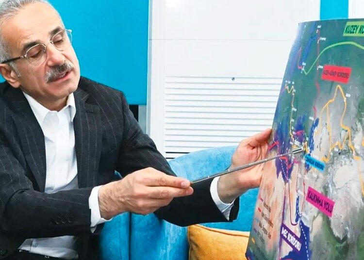 حين استمرار الهجمات الإسرائيلية على غزة، لم تتوقف السفن التجارية من تركيا إلى إسرائيل 1 حين استمرار الهجمات الإسرائيلية على غزة، لم تتوقف السفن التجارية من تركيا إلى إسرائيل