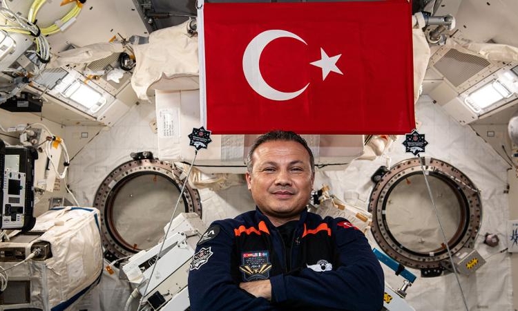 İlk Türk astronot Alper Gezeravcı uzaydan rekorlarla geri dönüyor 1 İlk Türk astronot Alper Gezeravcı uzaydan rekorlarla geri dönüyor