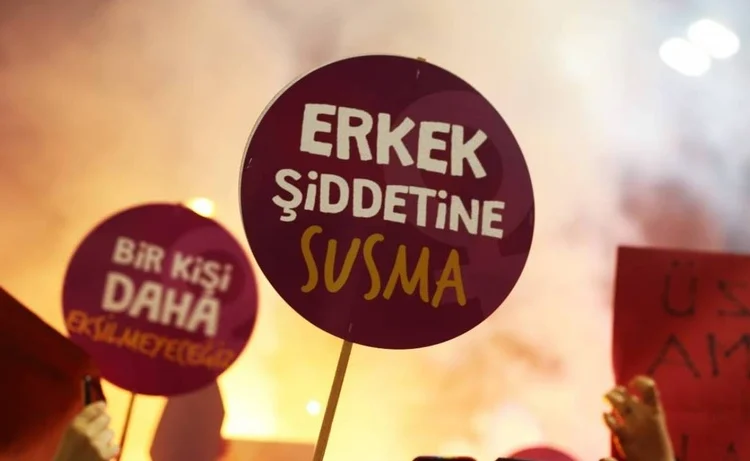 Cezaevinden izinli çıktığı gün, tanımadığı kadını takip edip defalarca bıçakladı 1 Cezaevinden izinli çıktığı gün, tanımadığı kadını takip edip defalarca bıçakladı