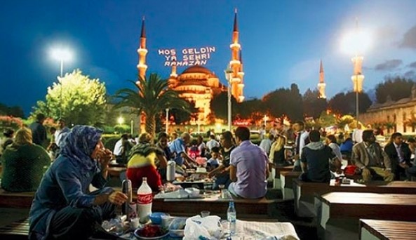 "روح رمضان: تجليات الشهر الفضيل في تركيا" 1 “روح رمضان: تجليات الشهر الفضيل في تركيا”