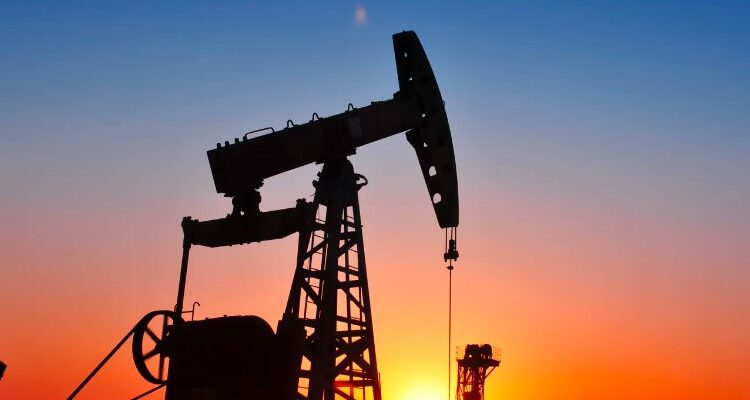 النفط يرتفع قليلا وسط مخاطر التوتر بالشرق الأوسط
