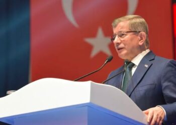 داود أوغلو يهاجم أردوغان بشدة عقب لقائه السيسي في القاهرة