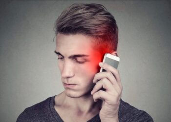 استخدام جوالك لمدة ساعتين يومياً يهدد صحتك.. ماذا يحدث؟