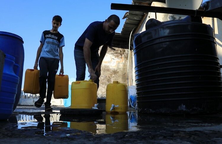 تقرير: حصة سكان غزة من المياه تراجعت بـ97% خلال حرب إسرائيل 1 تقرير: حصة سكان غزة من المياه تراجعت بـ97% خلال حرب إسرائيل
