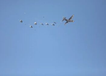 بريطانيا تعارض إسقاط مساعداتها جوا على غزة