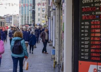 رفع أسعار الفائدة يأتي قبل 10 أيام من الانتخابات المحلية في عموم تركيا