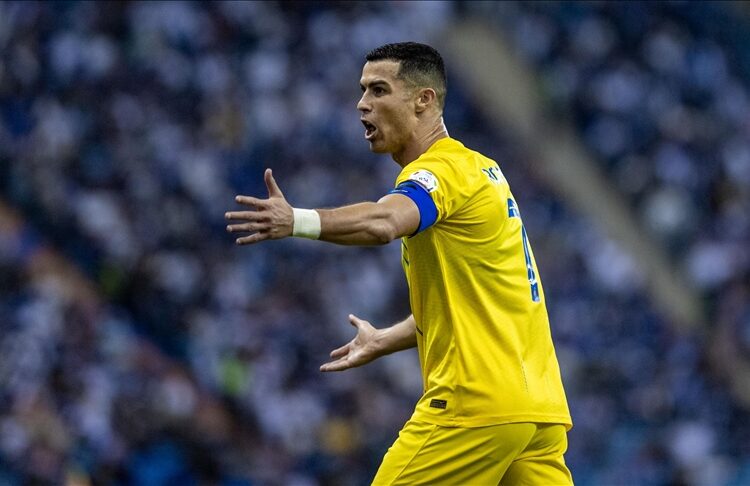 استفزازا لرونالدو.. ميسي حاضر في مباراة النصر والرائد 1 استفزازا لرونالدو.. ميسي حاضر في مباراة النصر والرائد
