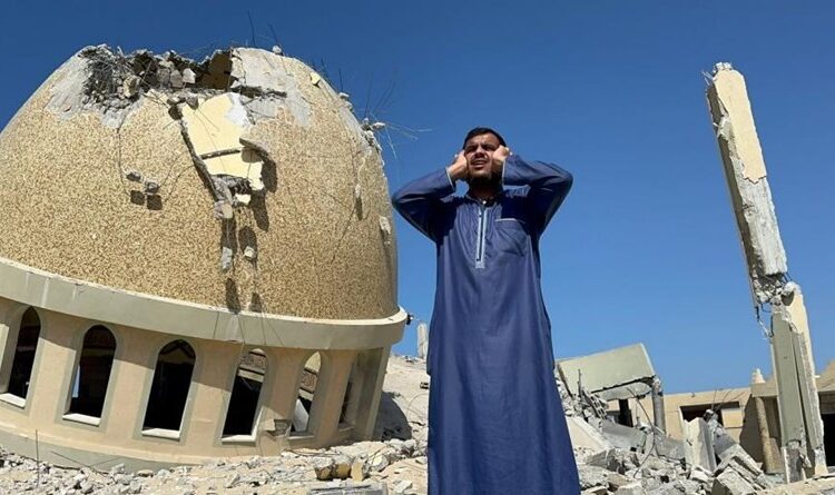 في رمضان... صوت الأذان يصدح من مساجد غزة المدمرة 1 في رمضان… صوت الأذان يصدح من مساجد غزة المدمرة