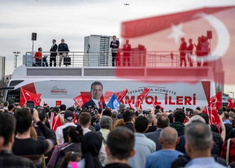 تركيا: إمام أوغلو يطلب لقاء أردوغان… وتصدّع في حزب أكشنار