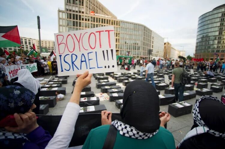 موظفون حكوميون في ألمانيا يطالبون بوقف إمداد إسرائيل بالأسلحة فورا 1 موظفون حكوميون في ألمانيا يطالبون بوقف إمداد إسرائيل بالأسلحة فورا