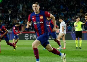 ليفاندوفسكي يعيد برشلونة إلى سكة الانتصارات ووصافة “الليغا”