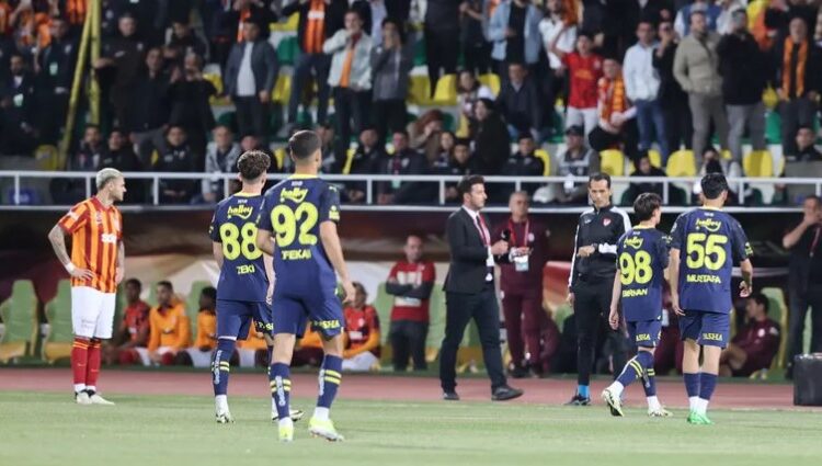 انسحاب فنربخشة في الدقيقة الأولى... يمنح غلطة سراي كأس السوبر التركي 1 انسحاب فنربخشة في الدقيقة الأولى… يمنح غلطة سراي كأس السوبر التركي