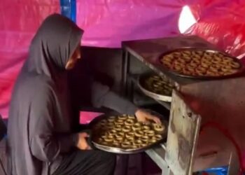 ‏”كعك العيد” لا يجد من يشتريه في غزة بسبب ويلات الحرب (شاهد)