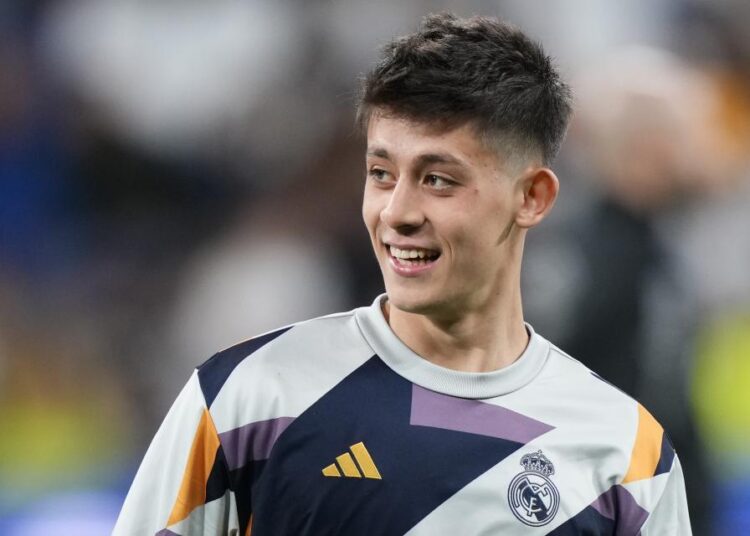 أردا جولر يحتفل مع ريال مدريد ببطولة الدوري الأسباني للمرة الـ36 1 أردا جولر يحتفل مع ريال مدريد ببطولة الدوري الأسباني للمرة الـ36