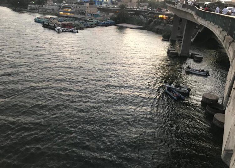 ليس الأول من نوعه.. غرق ميكروباص محملا بالركاب في مياه نهر النيل 1 ليس الأول من نوعه.. غرق ميكروباص محملا بالركاب في مياه نهر النيل