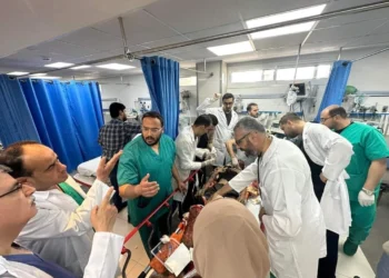 بعد حصارهم في مستشفى.. أطباء أميركيون يغادرون قطاع غزة