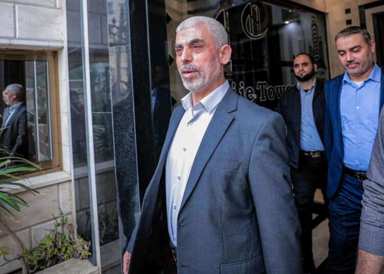 مسؤولون إسرائيليون ينفون اختفاء السنوار في رفح 1 مسؤولون إسرائيليون ينفون اختفاء السنوار في رفح