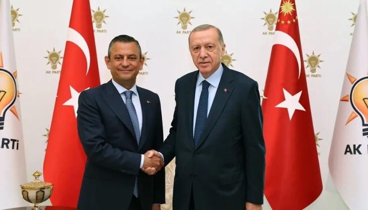 لأول مرة منذ 8 أعوام.. أردوغان يلتقي بزعيم أكبر أحزاب المعارضة التركية 1 لأول مرة منذ 8 أعوام.. أردوغان يلتقي بزعيم أكبر أحزاب المعارضة التركية