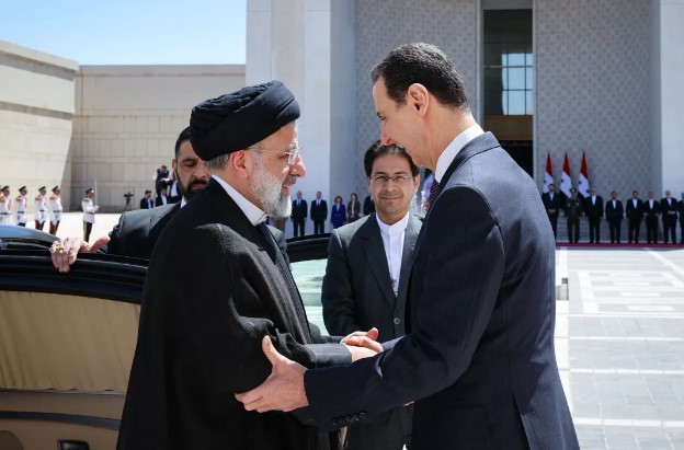 لماذا غاب بشار الأسد عن مراسم تشييع الرئيس الإيراني؟ 1 لماذا غاب بشار الأسد عن مراسم تشييع الرئيس الإيراني؟