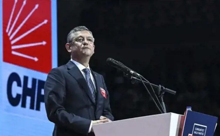 زعيم حزب الشعب الجمهوري يكشف عن خطة جديدة للتعامل مع اللاجئين السوريين في تركيا 1 زعيم حزب الشعب الجمهوري يكشف عن خطة جديدة للتعامل مع اللاجئين السوريين في تركيا