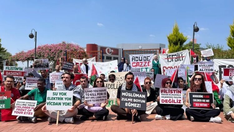 مسيرات في 17 جامعة تركية لدعم الحراك الطلابي العالمي المناصر لفلسطين (شاهد)