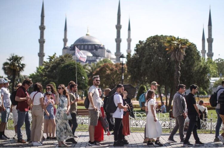 ارتفاع عدد السياح في تركيا 8.7% في أبريل