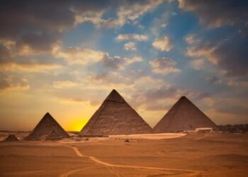 بداية كشف أثري كبير في مصر.. هيكل ضخم بجوار الهرم الأكبر