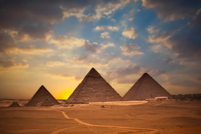 بداية كشف أثري كبير في مصر.. هيكل ضخم بجوار الهرم الأكبر 1 بداية كشف أثري كبير في مصر.. هيكل ضخم بجوار الهرم الأكبر