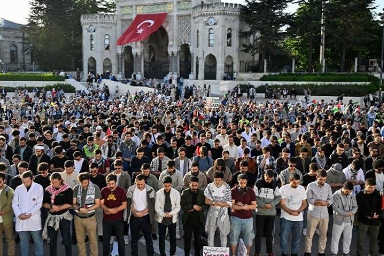 إسطنبول.. طلاب 20 جامعة يتظاهرون تضامنا مع غزة 1 إسطنبول.. طلاب 20 جامعة يتظاهرون تضامنا مع غزة
