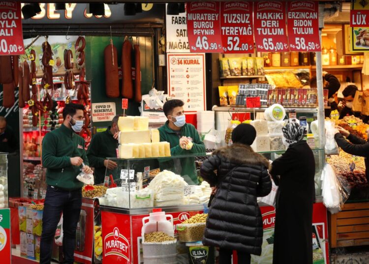 وسط آمال بانخفاضه.. مسار التضخم في تركيا يتجاوز 75% 1 تضخم