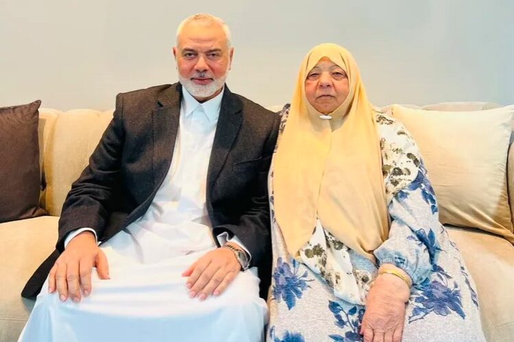 استشهاد 10 أفراد من عائلة هنية بينهم شقيقته