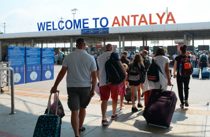مطار أنطاليا جنوب غرب تركيا يسجل رقما قياسيا بعدد المسافرين في يوم واحد 1 مطار أنطاليا جنوب غرب تركيا يسجل رقما قياسيا بعدد المسافرين في يوم واحد