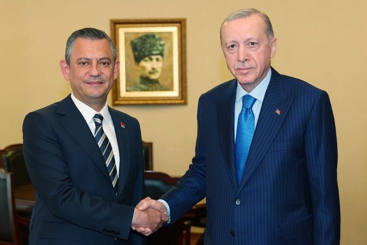 أوزيل يتحدث عن انتخابات مبكرة في تركيا.. وأردوغان يتهمه بجر البلاد للتوتر 1 أوزيل يتحدث عن انتخابات مبكرة في تركيا.. وأردوغان يتهمه بجر البلاد للتوتر