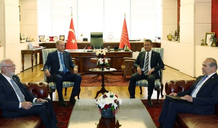 أردوغان في مقر المعارضة لأول مرة منذ 18 عاما.. ما أهدافه من ذلك؟