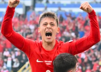 تسديدة غولر تسحر الجماهير في فوز تركيا بثلاثية على جورجيا