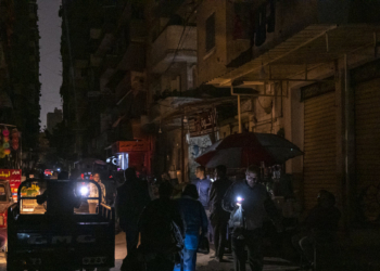 مصر: في ظل الخوف من تأثر الاقتصاد.. إغلاق المتاجر 10 مساء بسبب الكهرباء