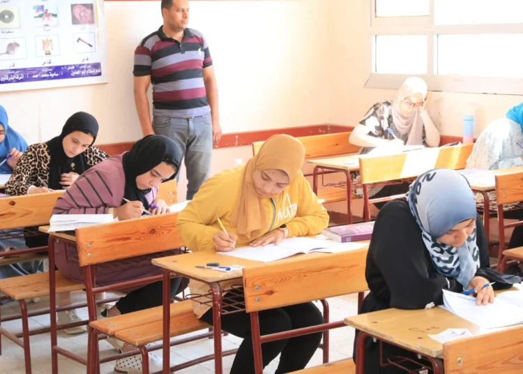 لجان امتحانات الثانوية العامة في مصر تشهد حالتي "ولادة ووفاة" 1 لجان امتحانات الثانوية العامة في مصر تشهد حالتي “ولادة ووفاة”