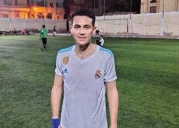 بسكتة قلبية مفاجئة.. وفاة لاعب عمره 17 عاماً وسط الملعب 3 بسكتة قلبية مفاجئة.. وفاة لاعب عمره 17 عاماً وسط الملعب