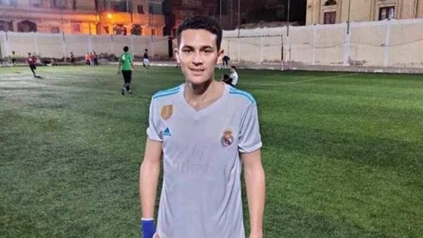 بسكتة قلبية مفاجئة.. وفاة لاعب عمره 17 عاماً وسط الملعب 1 بسكتة قلبية مفاجئة.. وفاة لاعب عمره 17 عاماً وسط الملعب