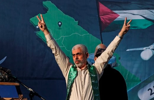 كاتب إسرائيلي: السنوار حقق أهدافه ويدير لعبة الشطرنج بنجاح مذهل ضدنا 1 كاتب إسرائيلي: السنوار حقق أهدافه ويدير لعبة الشطرنج بنجاح مذهل ضدنا