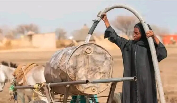 السودانيون يعانون من موجة حر شديدة وتسجيل وفيات بضربات الشمس 1 السودانيون يعانون من موجة حر شديدة وتسجيل وفيات بضربات الشمس