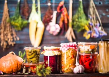 احذر.. أطعمة مخمرة شائعة يمكن أن تصيبك بأمراض خطيرة