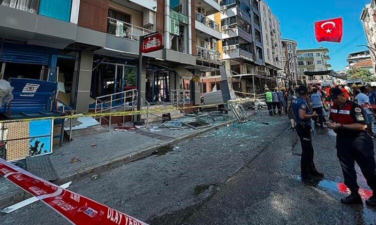 أخبار العالم إخلاء 9 مبان.. عشرات الضحايا في انفجار هائل بأزمير التركية