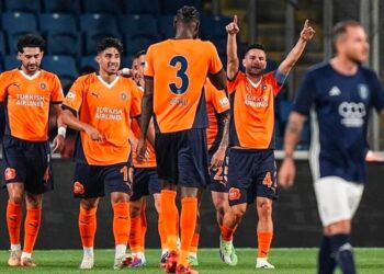 قدم.. باشاك شهير يمطر شباك لا فيوريتا بسداسية