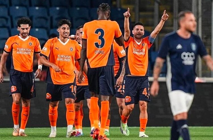 قدم.. باشاك شهير يمطر شباك لا فيوريتا بسداسية